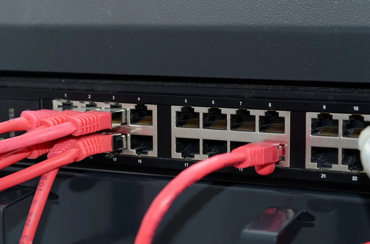 Použitie hostname v MikroTik RouterOS firewalle (DynDNS)